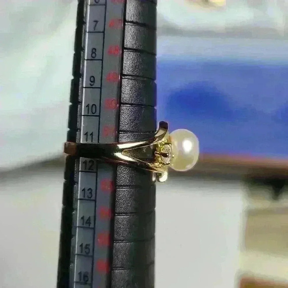 Gold tone pearl rhinestones (CZ ?) Ring size is 6 NWOT - Picture 11 of 16